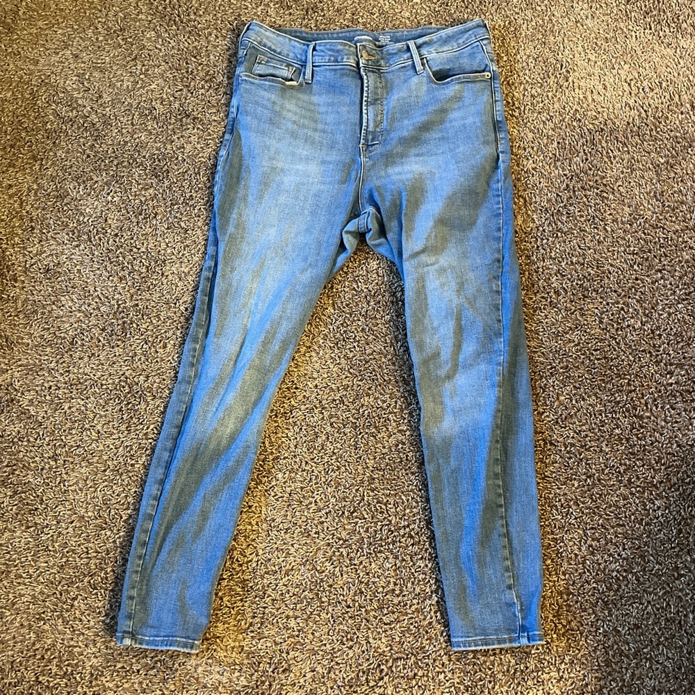 Old Navy Rockstar Super Skinny High Rise with Secret Slim Pockets. Size 16